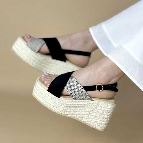 Sandale femme souriante1