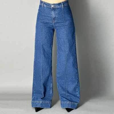 Large femme toma pivoine